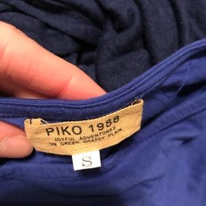 Piko brand v neck tee!